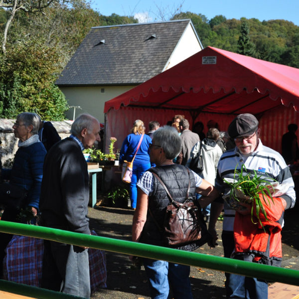 Du monde La Madeleine Bouvet troc jardin